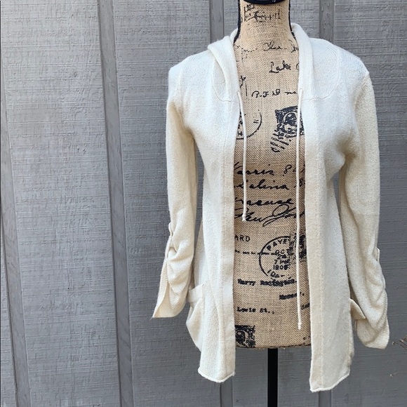 Cream soft sweater - Picture 1 of 5